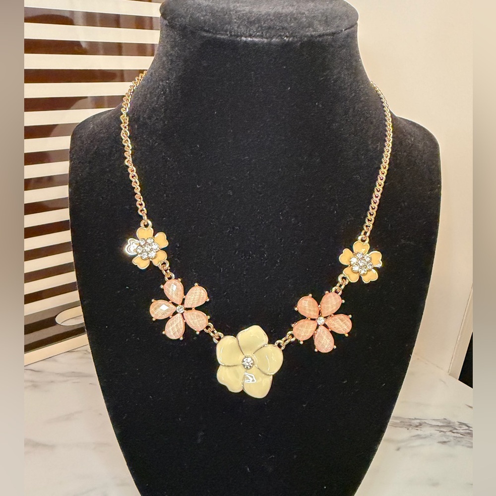 Pink Ivory Floral Statement Necklace Gold Tone Crystal Flowers - Picture 4 of 4